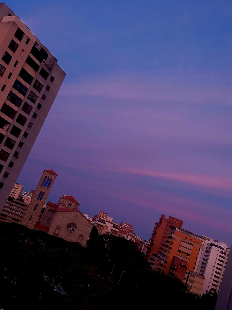 karelisjvc's tweet image. 🌌•••A dos vistas, a dos cortinas nubosas•••🌌
#sky #landscape #photo #photographyisart #loveit #Caracas #LetsGo 🪶🤩