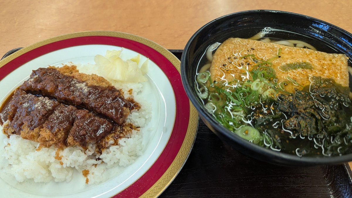 CatKochamaru's tweet photo. 加西SAで朝食
まぁまぁ予定通り？

以降は雨は無いハズなのでここからオープンで行こう(๑•̀ㅂ•́)و✧ https://t.co/nbcdC5edW8