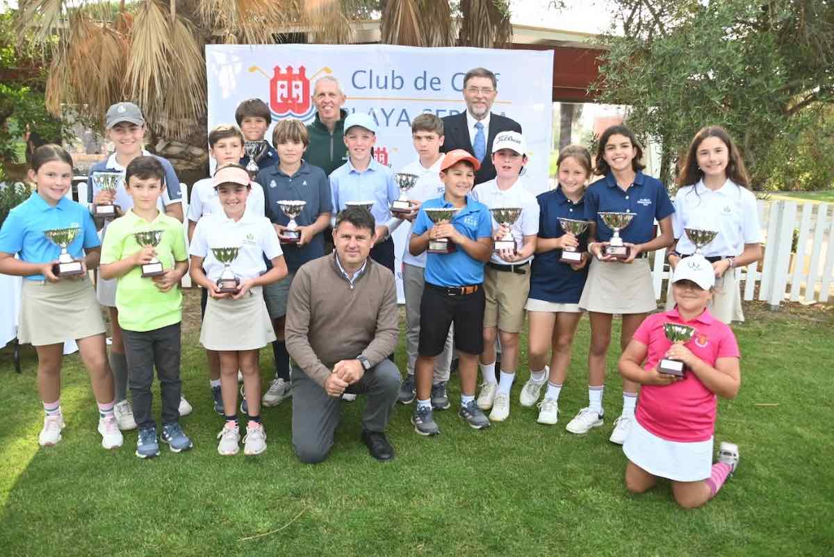 deportescg's tweet image. ⛳️🏌️‍♂️ #golf El joven #dmitriielchaninov, de @lahacienda_golf, gana en categoría alevín el Gran Premio Playa Serena, en #roquetasdemar, donde la comarca suma además un segundo y un tercero en benjamines @RFAGolf @rfegolf @lacanadagolf_ 

deportescg.es/2026/05/04/el-…