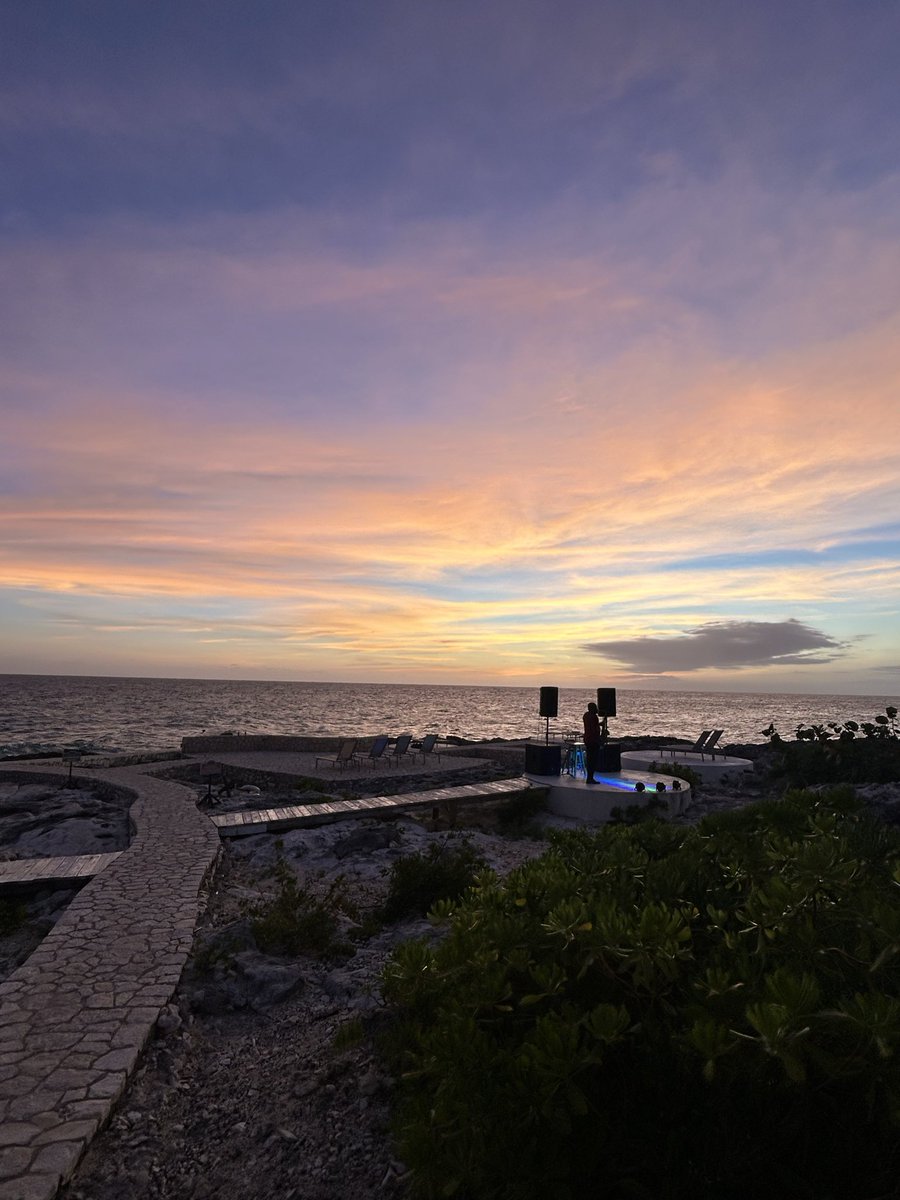 sunandfunwow's tweet photo. Love these sunsets in Negril at The Cliff Hotel https://t.co/MUQgvo2RED