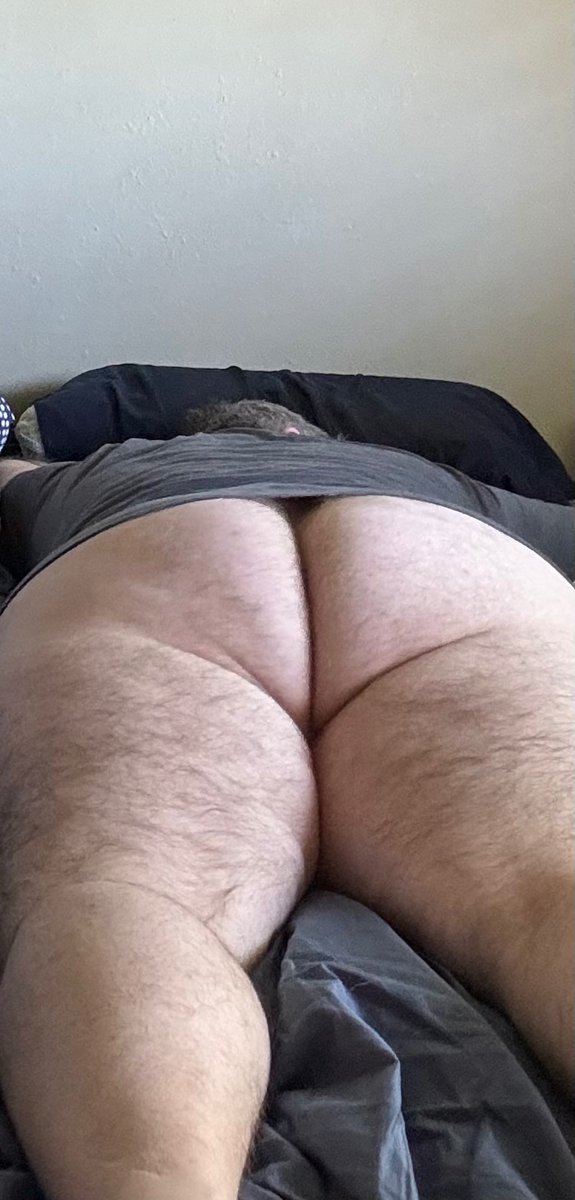 Justabear509's tweet photo. Happy Sunday! It’s time to change the bedding. Anyone wanna cum and get sweaty with me, before I change the sheets?

#sweatybear #beardaddy #softiesunday https://t.co/fkDvXLcd8m