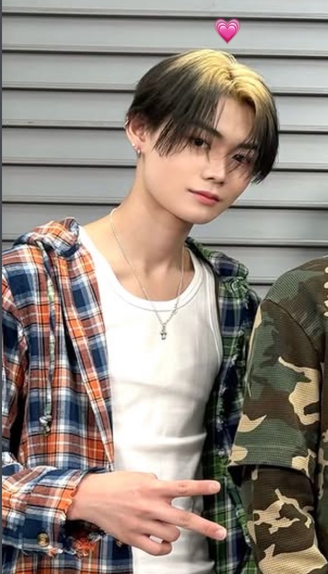 mrn_fan's tweet image. ICEx様 流れてきて 🙄?!となりました
世梛くんの髪の毛🥺💗

今ﾋﾅﾀくんも似た髪型よ?!🩵
（髪見比べるとちょっと違うか…笑）

できたらｺﾗﾎﾞお願いします🙇‍♀️💗

（いまさらです）

#ICEx @ICEx_official 
#竹野世梛 くん

#WILDBLUE @wildblue_ykme 
#鈴陽向 くん

（（@senatakenoribbo 🤭））