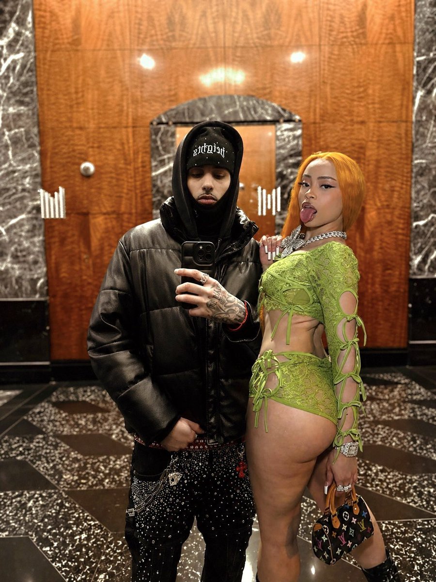 TheRealHenny's tweet photo. 🥃🧊😂🖤 https://t.co/H0cqGJvkQb