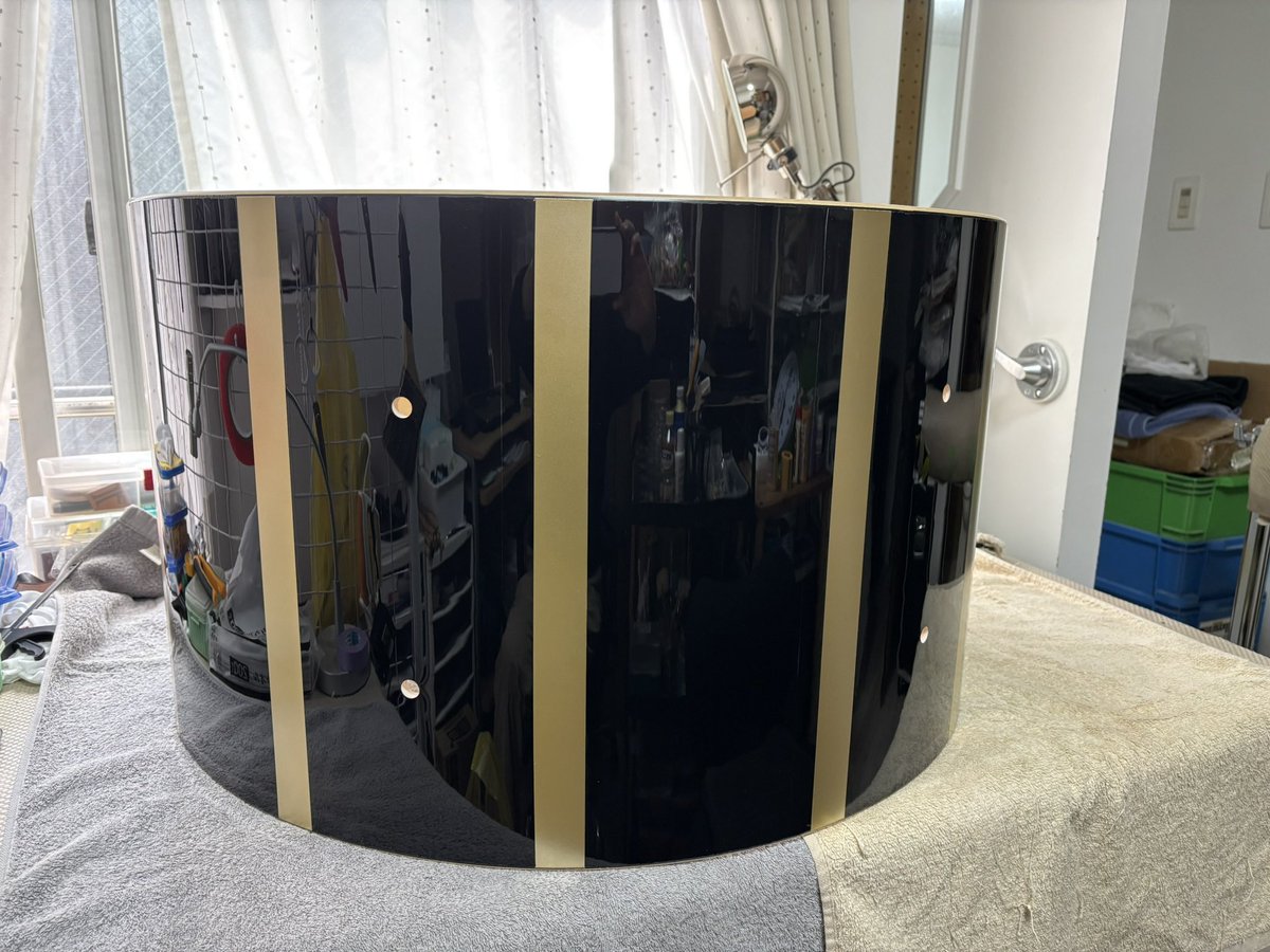 riddim61's tweet photo. Custom Order. Maple 10ply / 28"x16" BD (大太鼓)_ゴールドラインの塗装完了！
#維新勤王隊　#北海道神宮
#shimamura_sapporoparco 
#riddim_customdrums https://t.co/3vBM1MT1kE