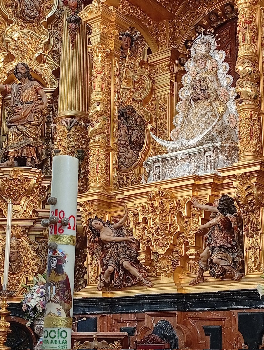 fran_rabadn's tweet image. ...así que hoy me he ido a verla a Ella y ya lo sabe todo, porque le he puesto loca las sienes que sostienen su corona. Mañana al Hijo la serpiente! ✝️⚕️💜

En breve, al lío!!! 🙏🏻🕍🕯️🌹💐👑💚🤍💚🇪🇸
#Rocio 
#blancapaloma 
#elrocio
#mayo 
#primavera 
@hdadmatrizrocio