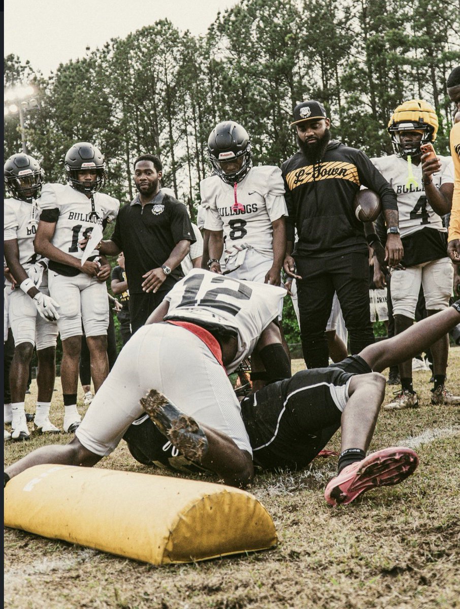 KaleilThomas's tweet photo. First day out,new team,new family,new wave @LHS_Bulldog1 @NXTGenRecruits @CoachGatorTKO @gobigrecruiting @DekalbRecruits https://t.co/adPMgGow4j