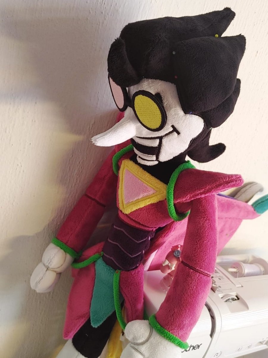 THE BIRTHDAY BOY‼️🎂🎂
Almost all ready for cuddly hands to hold him!! 👁️👁️
You know the drill, KEYCHAIN IDEAS‼️‼️ ⬇️⬇️⬇️
#deltarune #spamton #spamtonneo #spamtongspamton #fanart #neospamton