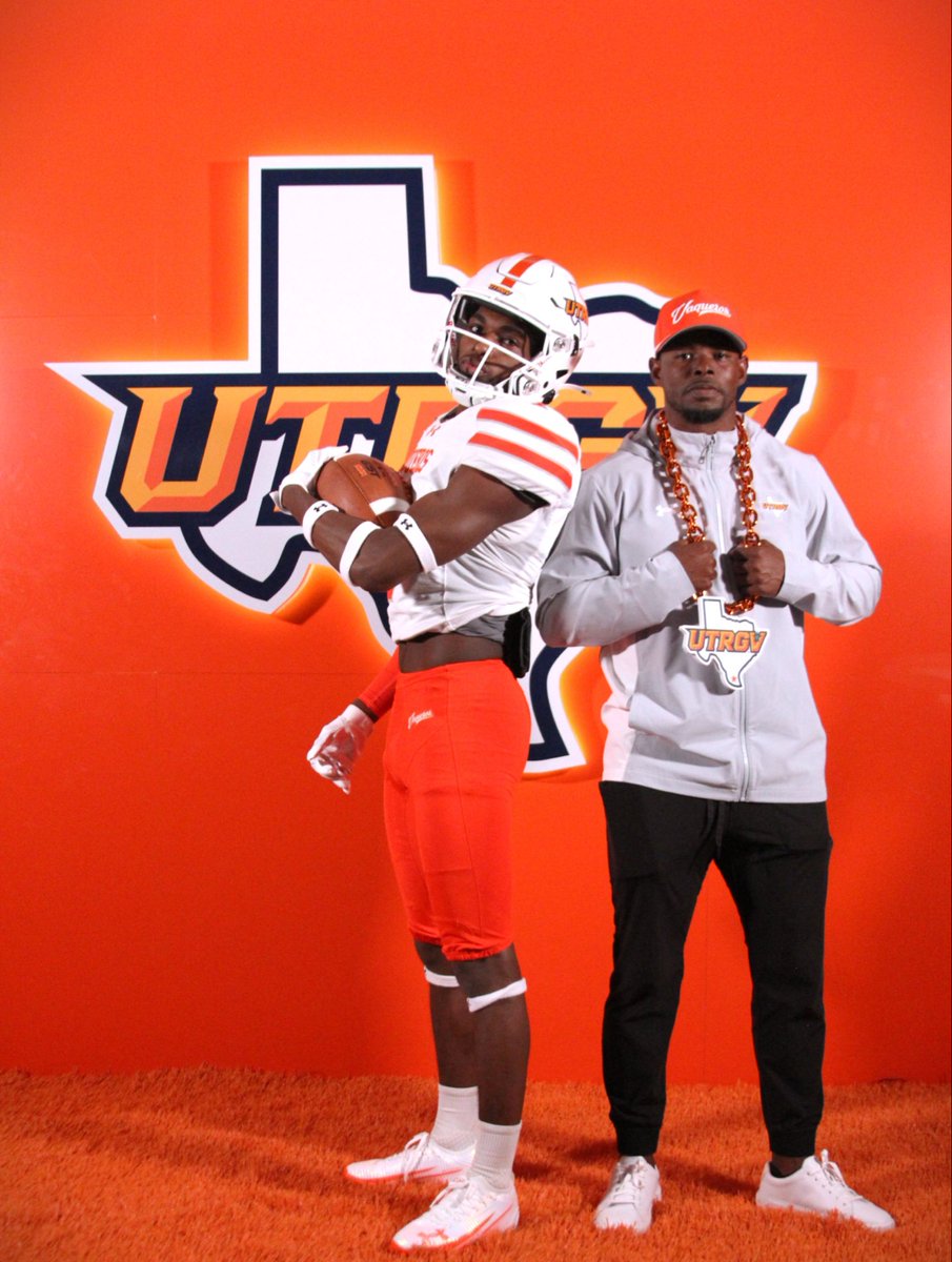 TyThomas007's tweet photo. Great visit @UTRGVFootball, Thankyou @CoachJoshJones1 🫡🙏🏾#AGTG https://t.co/thUqF3r7tk