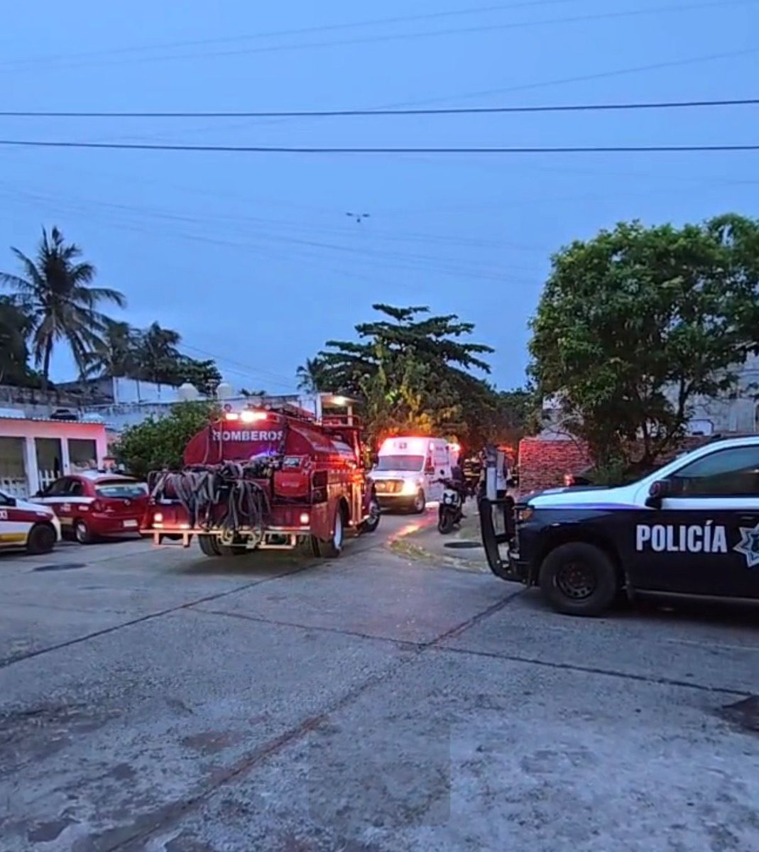 LoDelDia1's tweet image. #Noticias #Local I Lamenta Ayuntamiento de Veracruz fallecimiento de menor en incendio de vivienda en Bosques de Tarimoya

lodeldia.com/noticias/local…

@AyuntamientoVer  @espejohernandez
