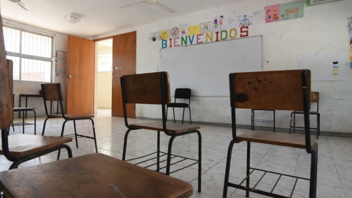AztecaNoticias's tweet image. ¿Hay #clases mañana lunes 4 de mayo? 

Muchos padres tienen dudas sobre el supuesto megapuente escolar. El calendario oficial de la #SEP aclara qué días se suspenden labores y cuáles son normales. 

¡Te dejamos todos los detalles!

bit.ly/4tfkV2S