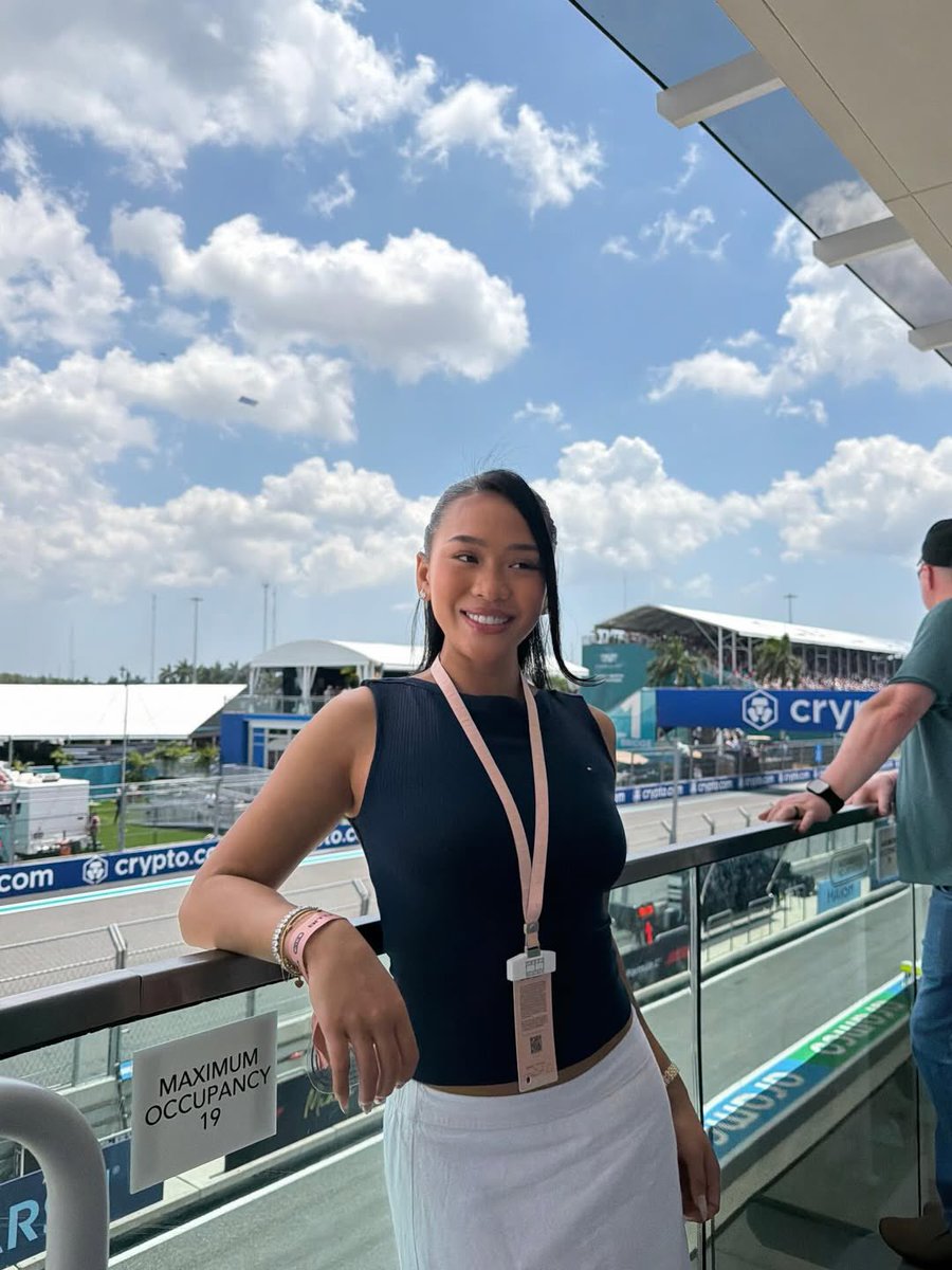 AthleteVanity's tweet photo. Suni Lee 📸

Postcards from Miami 🏎️ https://t.co/WaHYpKeXcu