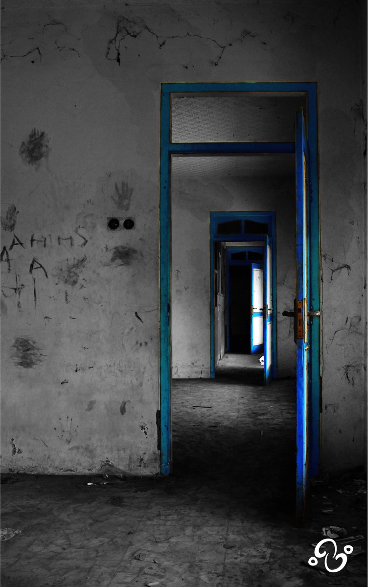 zzoeiggi's tweet image. Cerulean Gates to Umbral Void. 

#photo #photography #photographer #foto #fotografi #fotografer #landscapephotography #landscape #portrait #portraitphotography #photostudy #photoshop #graphicdesign #GraphicDesigner #pekalongan #indonesia #zzoeiggi