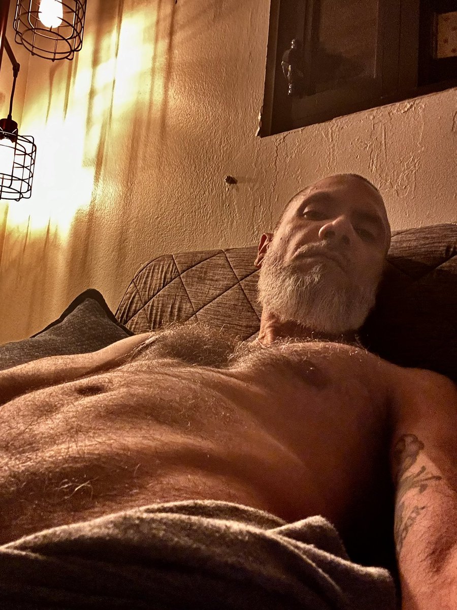 Davidlust19's tweet photo. La noche del domingo !! https://t.co/AsELrZi3k9