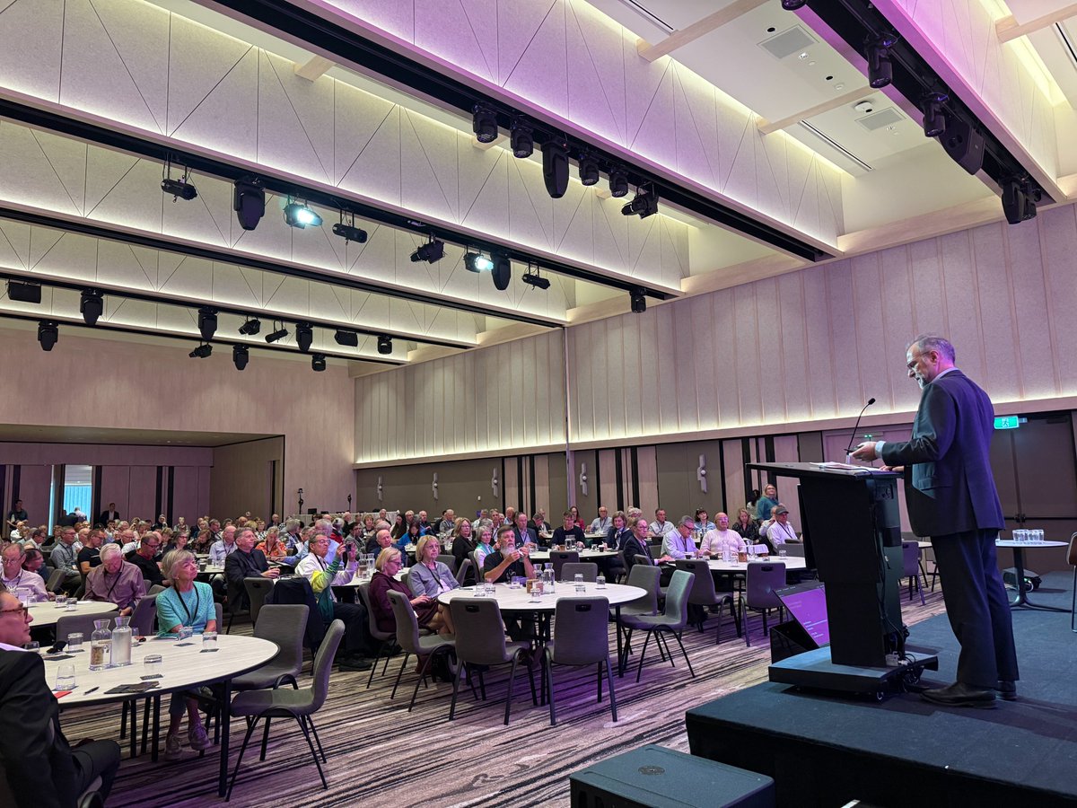 AustSharesAssoc's tweet photo. Welcome to Day 1.

We kick off with David Robertson, @bendigobank, on the key themes shaping 2026, from tech investment to global conflict, energy prices and market sentiment.

A strong start to a big day ahead.

#ASAInvestorConference #EconomicUpdate https://t.co/2m5LmNiL56