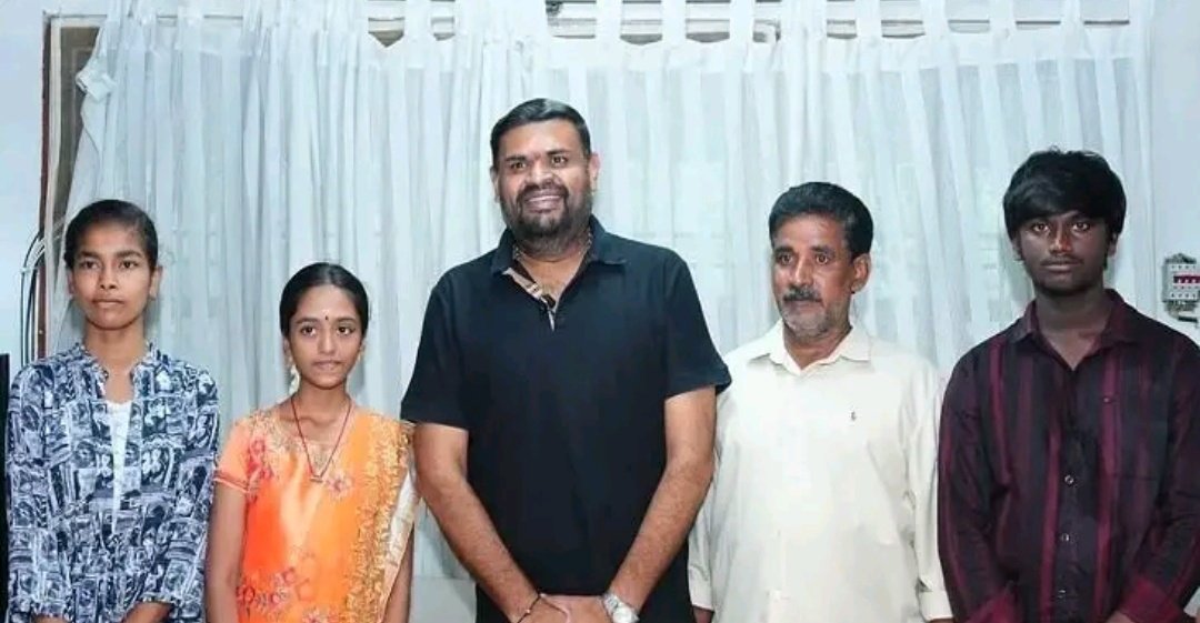 Srini Manne #SwarnaAndhra tweet media