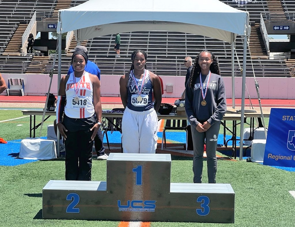RedOakTrack1's tweet photo. Congratulations to Brianna Simien and for her a STATE QUALIFYING finish in the long jump at the regional track meet! She qualifies with a jump of 18-03! #HawkSpeed https://t.co/OfPf97uqlx