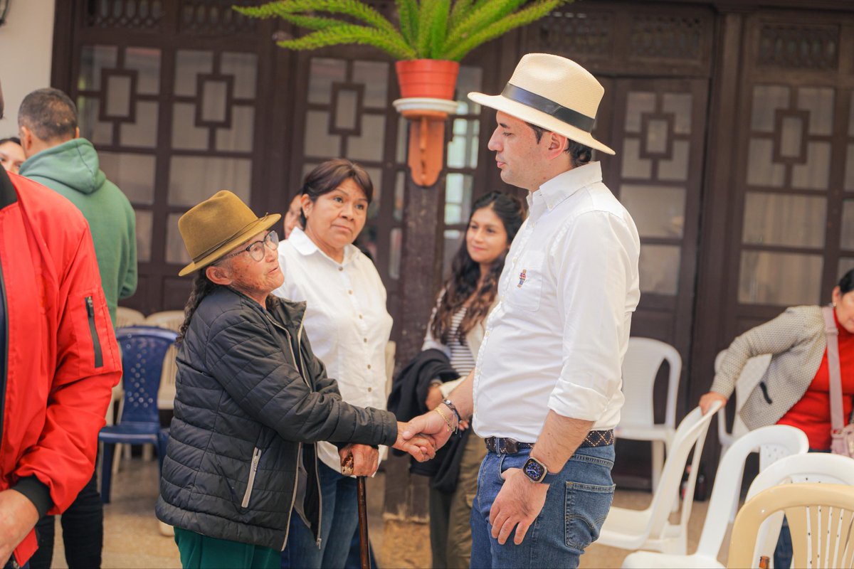 ingwilmerc's tweet photo. En nuestro Tour de Gratitud seguimos recorriendo la provincia de Sugamuxi. Esta vez llegamos al municipio de Pesca, en compañía de Yamit Noé, para compartir con la comunidad y expresar nuestro más sincero agradecimiento por la acogida y el acompañamiento.

Un reconocimiento especial para nuestro parcero Alejandro Tambo, para Dianita Tambo, el equipo y para cada uno de los líderes que, con entrega, voluntad y confianza, fueron fundamentales en este proceso.

Cada encuentro nos confirma que cuando caminamos cerca de la gente y sumamos esfuerzos por el territorio, seguimos construyendo un camino con esperanza, compromiso y profundo cariño por nuestra tierra. ✊🏻💚