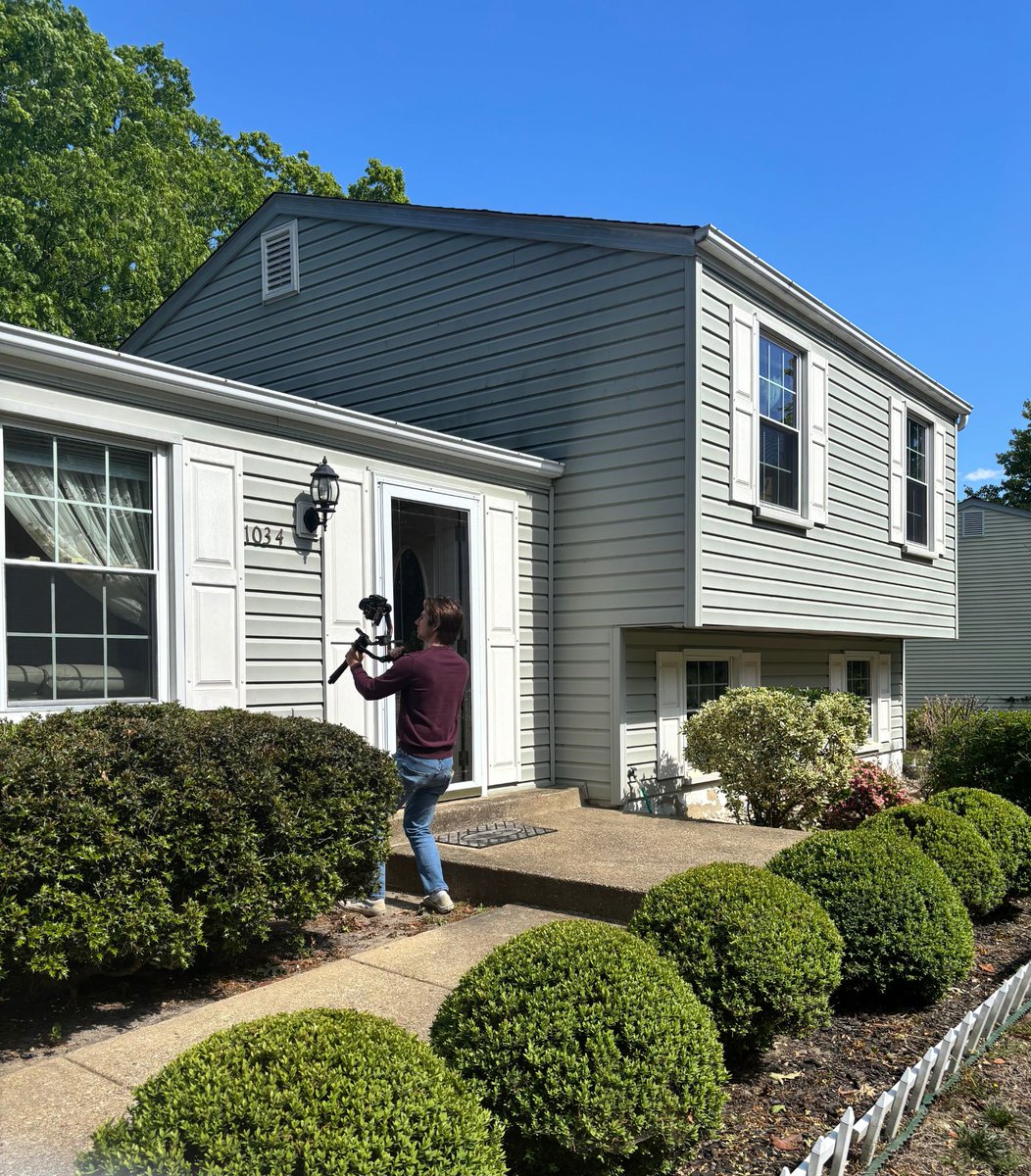 schandy_k's tweet photo. Pssst! I got something good for you in Waldorf. My guy Zach @realtyproductions snapped the🔥🔥 photos. Coming Soon, stay tuned!
#marylandrealtor #C21NM #homevibes https://t.co/1UxoUixSht