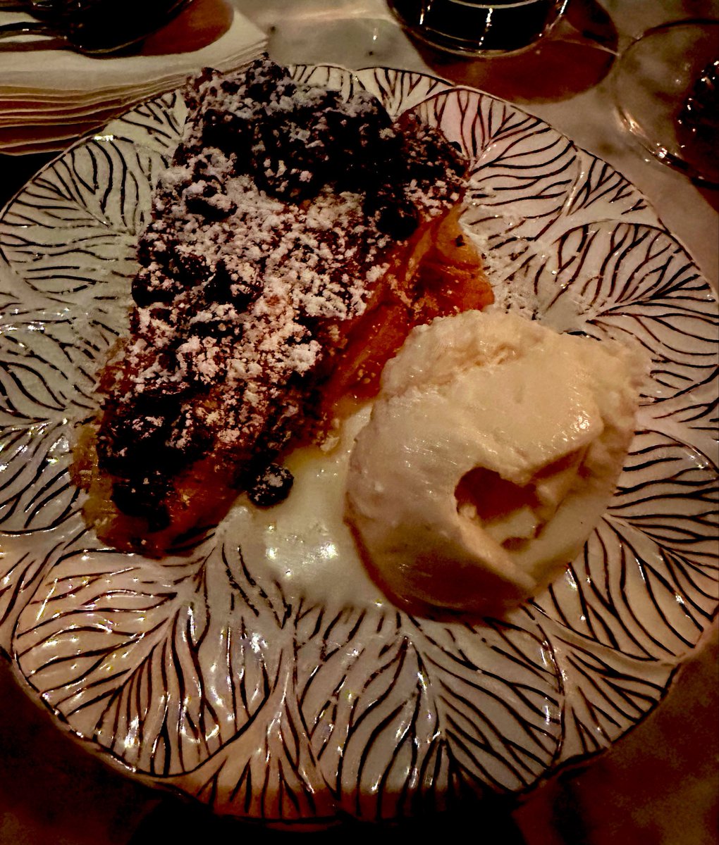 free_style_chef's tweet image. Croissant chocolate chip bread pudding with vanilla ice cream from yesterday night. 

The only bad thing was that I had to share it with two other people! 😬

#dessert #sweettreat