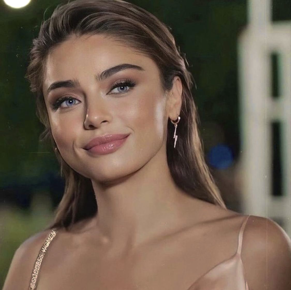 Quando dico bellezza turca, intendo questo tipo di bellezza qui💗

Questo look... DIVINA✨🎀
 #BeMySunshine • #AyçaAysinTuran