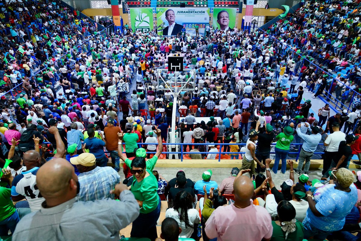 altantofp's tweet photo. A casa llena el polideportivo de Barahona juramentacion de nuevos miembros por parte del Pte  ⁦@LeonelFernandez⁩  , https://t.co/6MIn7n6twz