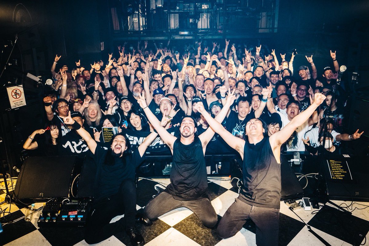 sfida2016's tweet photo. おはようございます。メタルが好きというと怪訝そうな顔されます。メタルのライブ会場は、人間の本能が解放される場所です。きっとそれを見て戸惑われるのでしょう。でも我々は感情を爆発させ、本能を解放して、人生を楽しむのです。みんな良い顔してるでしょう？メタル最高|m/ 

さて7月に…（文字数 https://t.co/XO4NSg0MZq