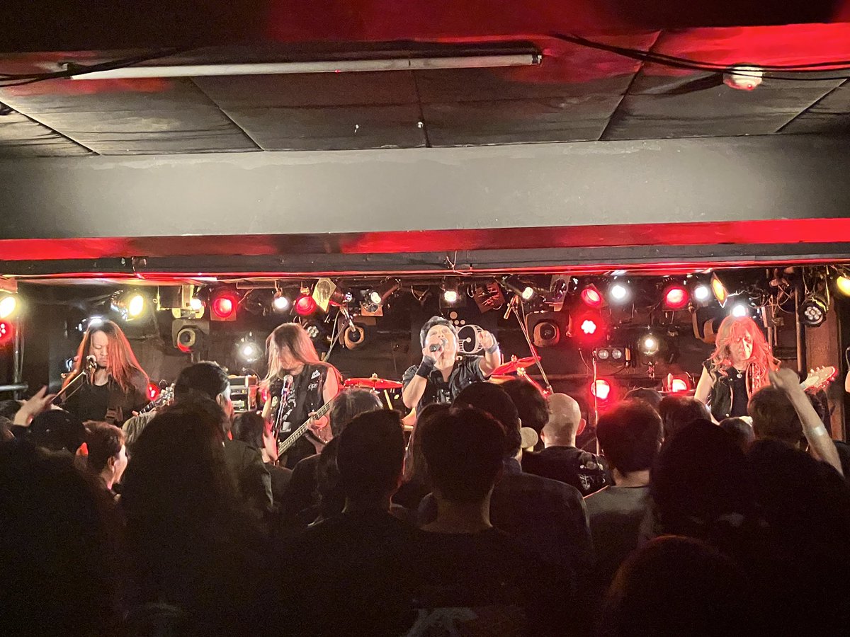 sfida2016's tweet photo. おはようございます。メタルが好きというと怪訝そうな顔されます。メタルのライブ会場は、人間の本能が解放される場所です。きっとそれを見て戸惑われるのでしょう。でも我々は感情を爆発させ、本能を解放して、人生を楽しむのです。みんな良い顔してるでしょう？メタル最高|m/ 

さて7月に…（文字数 https://t.co/XO4NSg0MZq