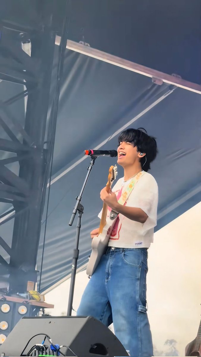 micofolders's tweet photo. 020526 MICO @ Sun God Festival
©️ seize_the_opportunity via tiktok

— part 1/2 https://t.co/8mQ1QYhOZK