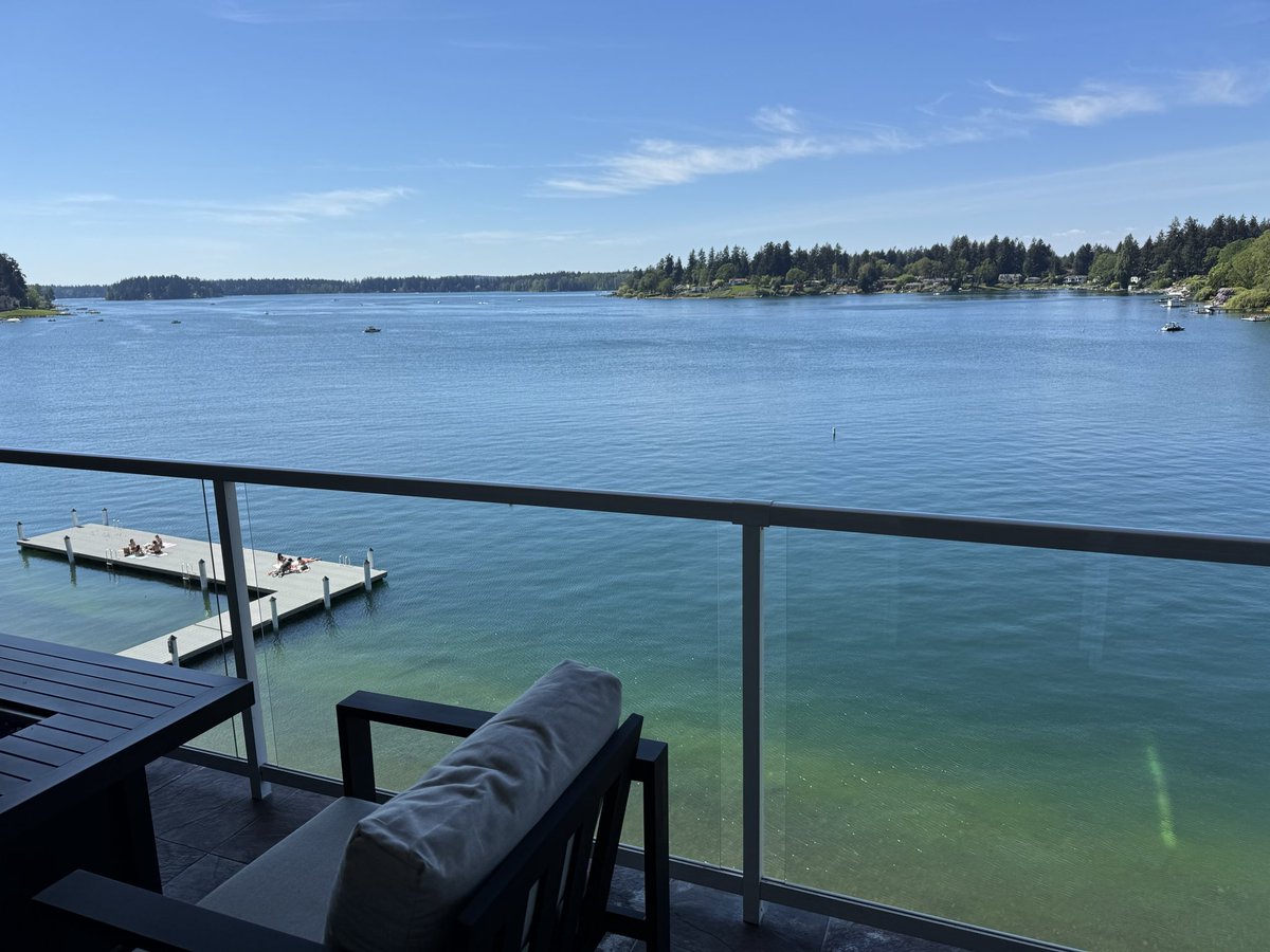 themarkcmclean's tweet photo. Spring / Summer like day today https://t.co/gyGKTQL38Z