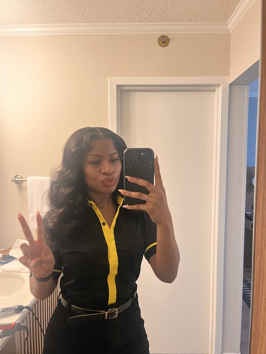 TheRealHer_____'s tweet image. FlyGirl4Life 🐝