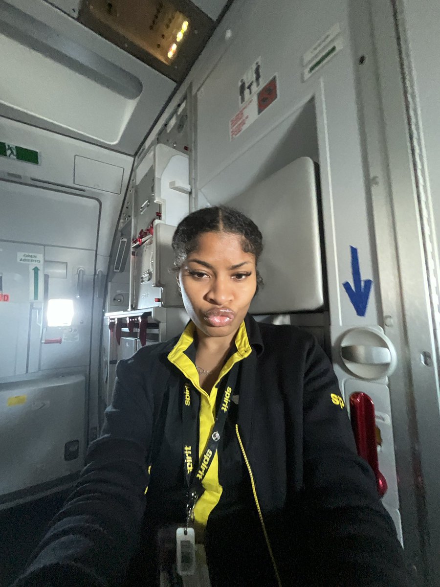 TheRealHer_____'s tweet image. FlyGirl4Life 🐝