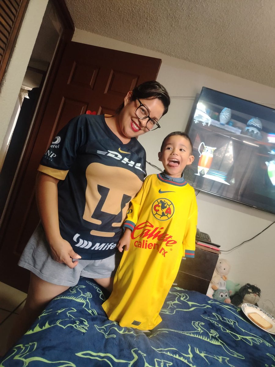 ilhito30's tweet photo. #MasQueUnPartido
Con mi más pequeño rival 👶🏻💙
#vamospumas #corazonazulyoro https://t.co/oyplMozF6T