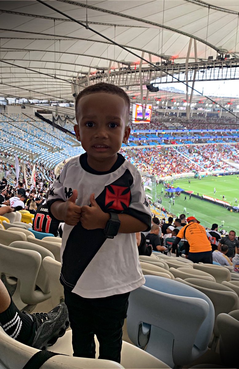 Barbeiirin's tweet photo. @VascodaGama Verás que um Filho teu Não Foge da Luta 🏟️💢⚽️ https://t.co/YdqW2K8j3S