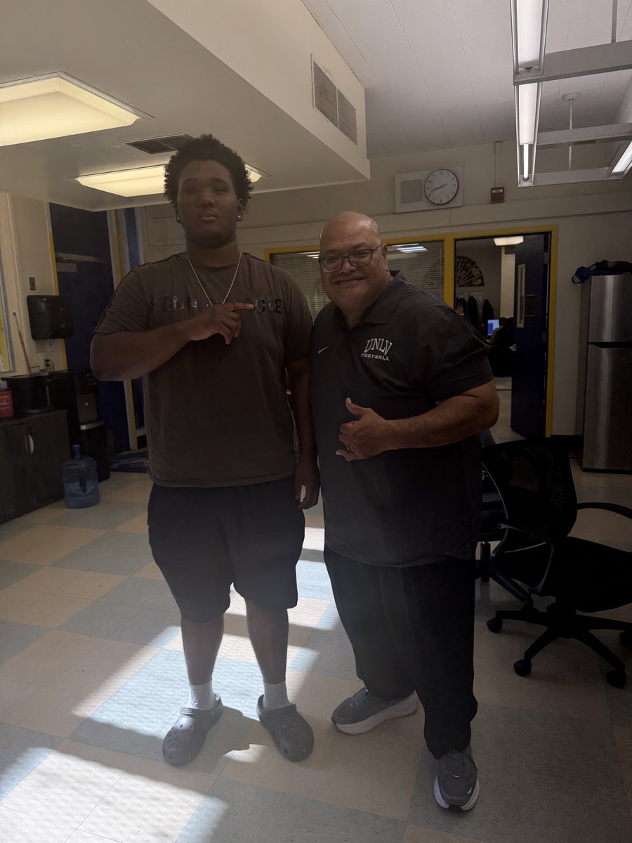 isaiahstephen22's tweet photo. Thank you, UNLV Coach Logo, for taking the time to visit our school and meet with me. I truly appreciate the opportunity and your interest—it means a great deal. https://t.co/WMYza2P6P8
