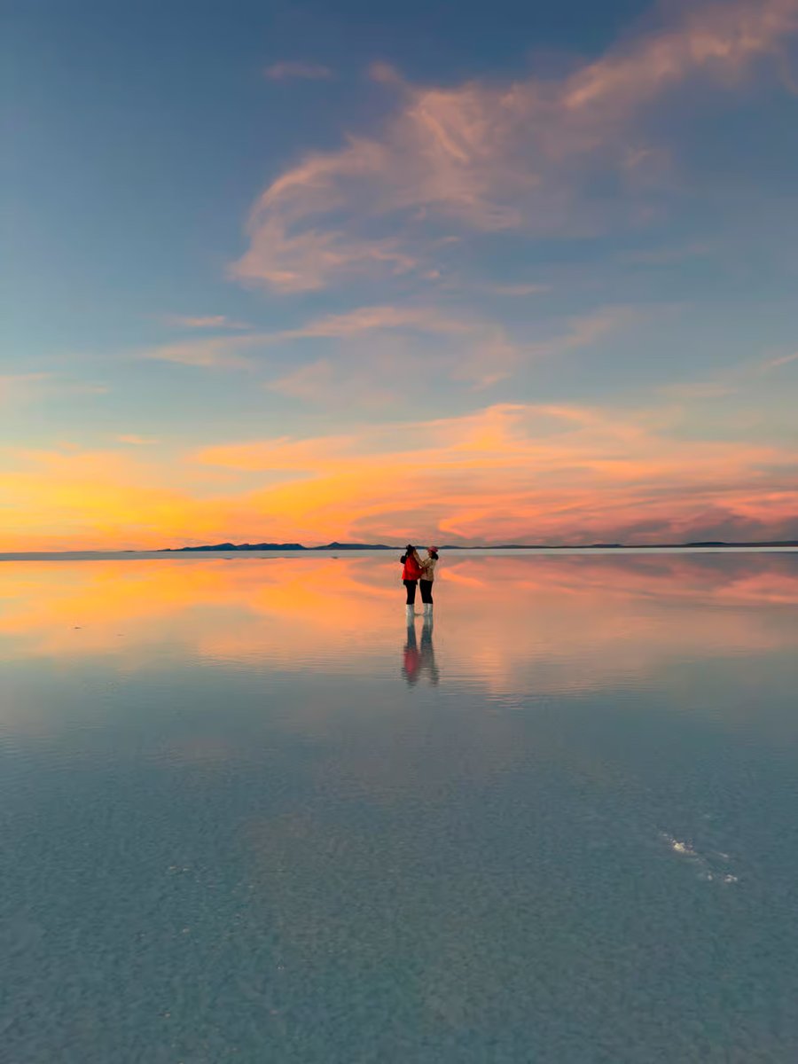 ferdelipezbo's tweet image. Lost in Uyuni’s colors 🌅

Where sky and earth become one.

#UyuniSaltFlats #Bolivia #Travel