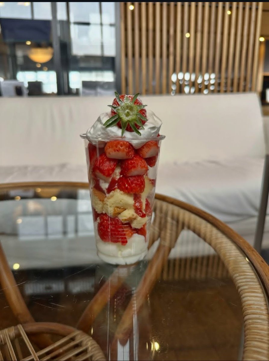 ikousuke's tweet photo. GW多くのお客様ありがとうございます
5月4日GW最終営業日
🍓をこれでもかとつめたパフェ
1度ご賞味あれ🍓🍓🍓
天橋立テラスコーヒーで検索🔍
https://t.co/N8p38LSpW8
#いちごパフェ https://t.co/wjkX6DYdSt
