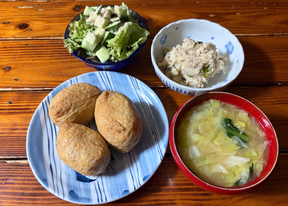 vegelovecat's tweet image. おはよー
ミズさん起き出したから天気見たら55分後に雨 急いで着替えて3:50出発🐕ばっちり歩いてこれた
昨夜はかんいちさんが作った卯の花 小姉作ったお稲荷さんもらったから味噌汁サラダで楽チンうまうまだった🙏✨✨
ストレッチしてパイナップルジン飲んで寝た
 #vegan #ヴィーガン #保護猫を家族に