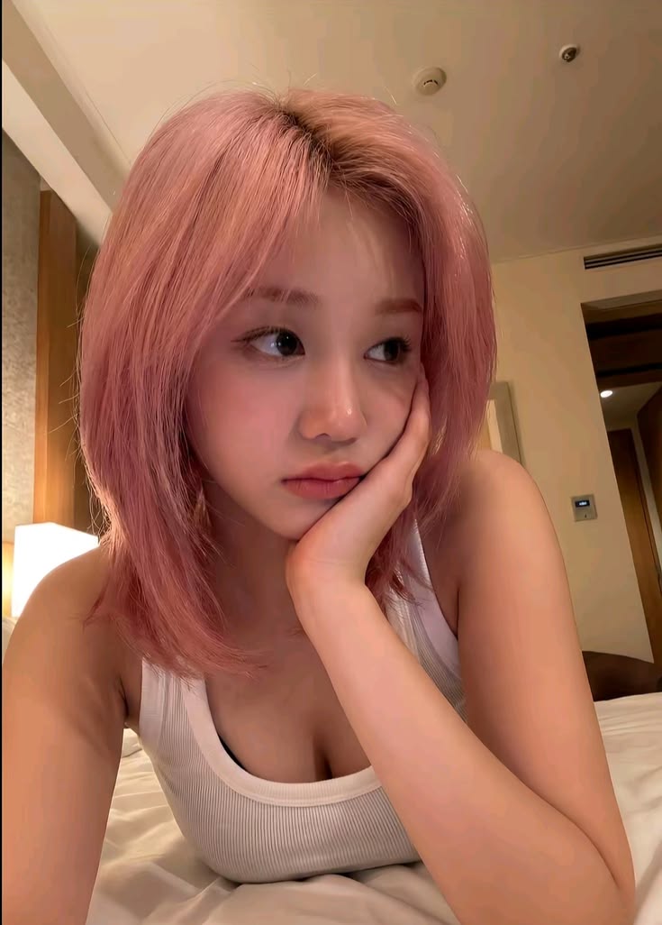 vr_pinkvelvet's tweet image. ㅤㅤㅤㅤㅤI lit a candle for This !! ✨

     — Pharita  :  Babymonster  #human

@evermorerol