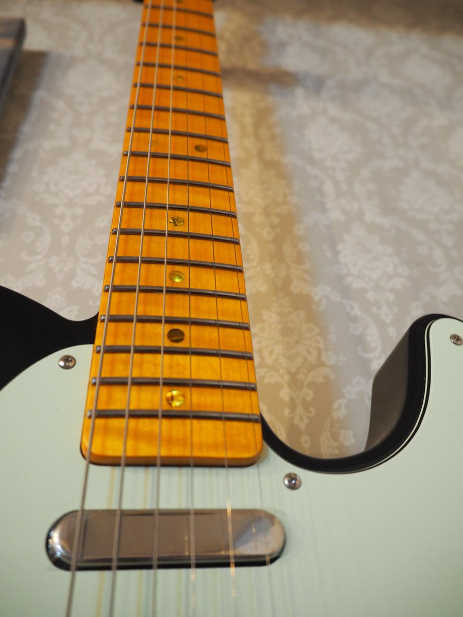 ⚠︎訂正

neck : Curly Maple 
fingerboard: Maple
BODY : Alder 2P
PU: Custom Vintage P.U. made in Germany finish : All nitrocellulose lacquer neck grip:"C" type
On sale.
c-r-effecter.com