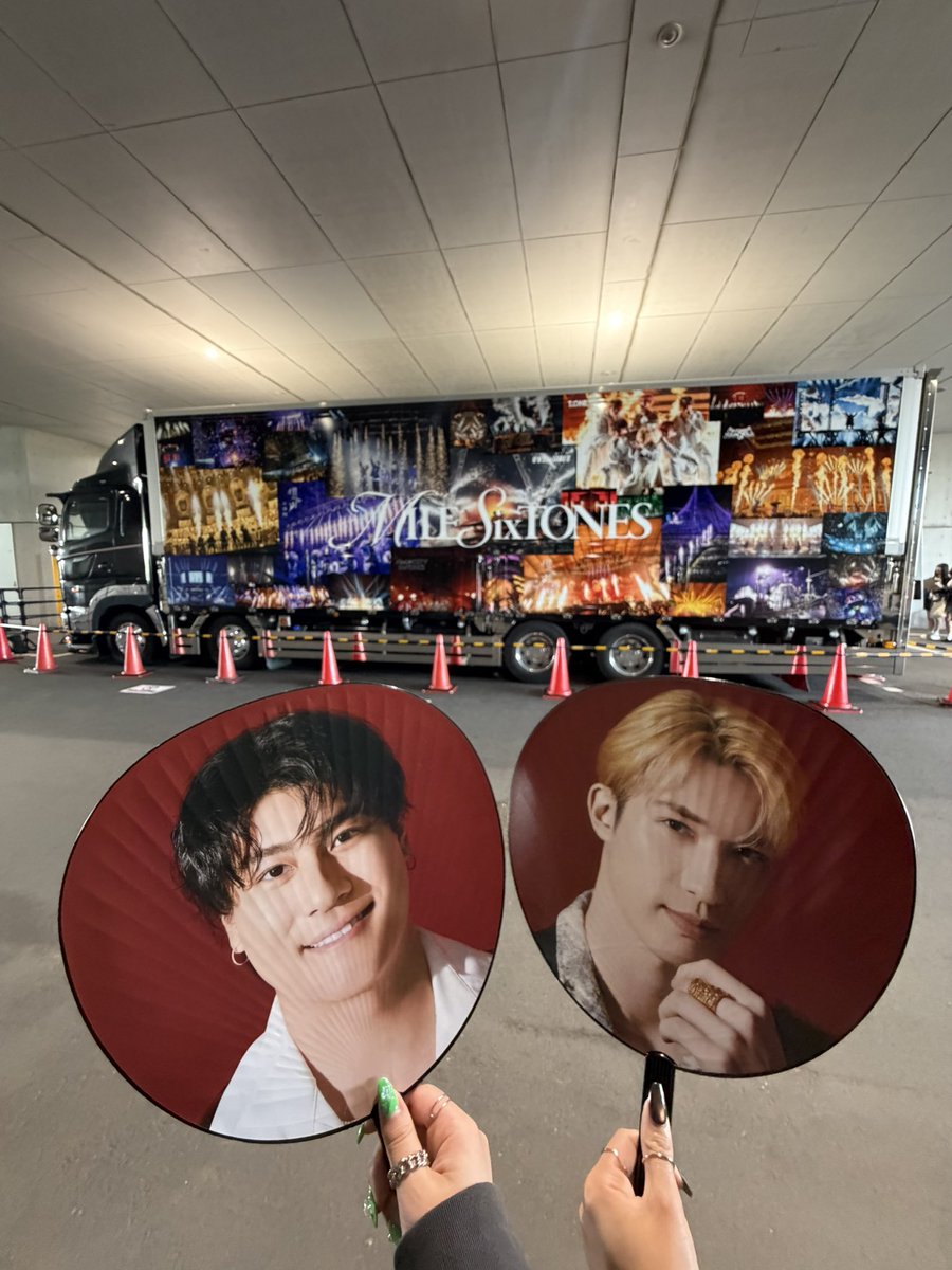 SixTONES_32's tweet photo. 京ジェこーちは真横をトロッコで通ってくれた❣️
きょもとは絶対に目が合ったの👀
慎太郎は全然近く来なかったけど樹の腰振りを間近で見ることができたえろすぎた🤦‍♀️
セトリもいいし、席もいいし、6人のビジュもいいし、最高だった🌟
大好きなSixTONESのライブに行けて幸せすぎた💞
SixTONESは最強です🔥 https://t.co/U2RiZmwFIp