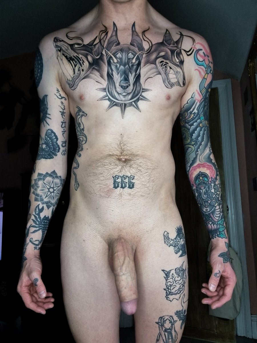 AxelMonstera's tweet photo. @EllisJamesXXX Sword fight? https://t.co/cFbVYHFJEo