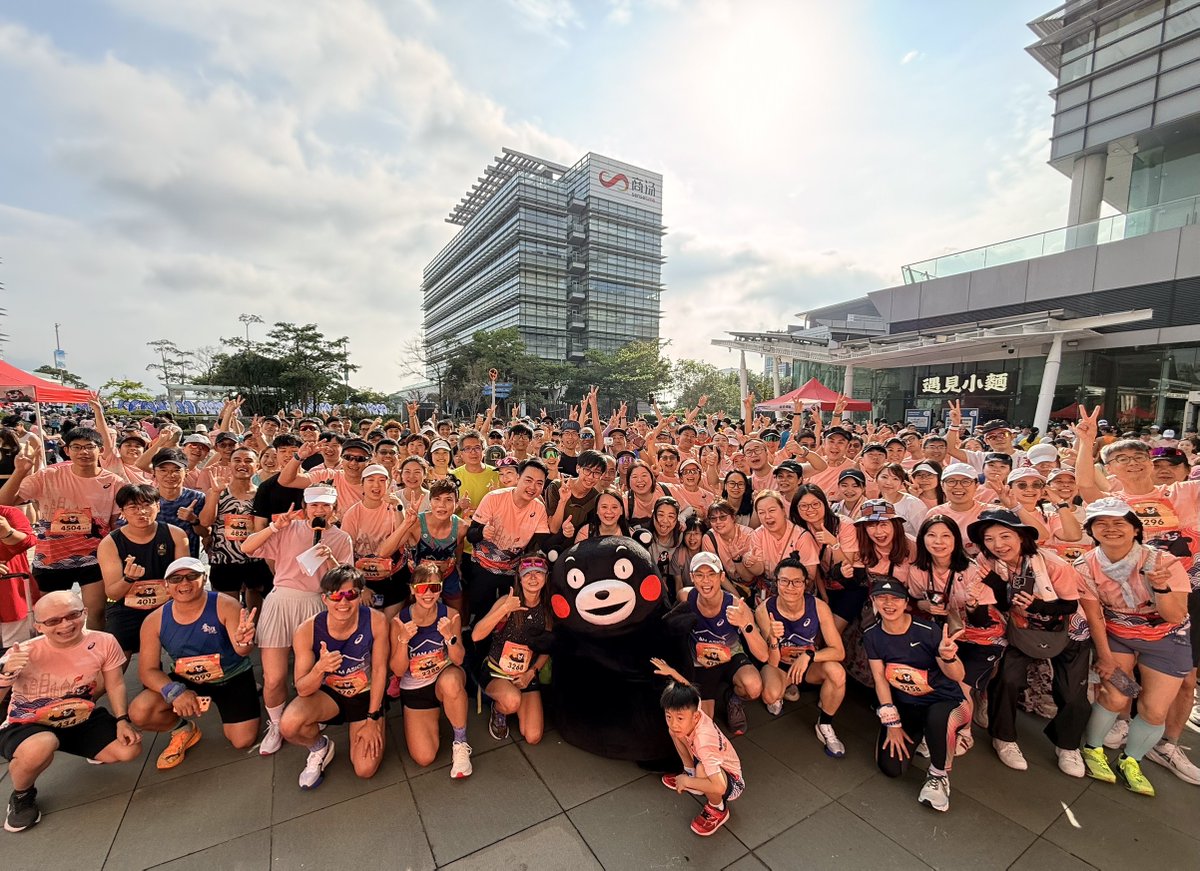 55_kumamon's tweet photo. 大家好だモーン！香港で開催された「ASICS KUMAMON RUN 2026 HONG KONG」に参加してきたモーン！な、なんと！今年は約4600人ものおともだちが参加してくれたモン！がんばってる姿ば見たけん、ボクもトレーニングがはかどるモン☆みなさん、多謝だモーン！ https://t.co/GtYHS0PCC1