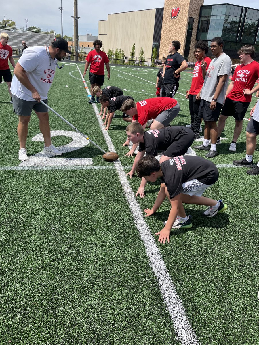 whsfroshfb's tweet photo. We had such a great turnout for our @WHS_WarriorFB youth camp today! Lots of future Warriors working &amp; learning from their older brothers and coaches!

#a4114a 
#ET https://t.co/ElG0VulvxQ