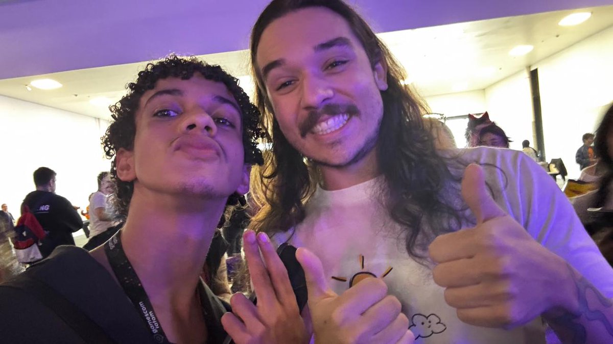 phuepw's tweet image. - Fui pra um casamento
- acordei cedo de ressaca
- Tive q ir pra Gamescom de terninho
- perdi o ônibus pra SP 
- gastei mt com outra passagem
- Cai no golpe do chaveiro
- Me atrasei e n consegui tirar foto com o cellbo

MAS VALEU A PENA
Amo essa comunidade 
#gamescom #gamer
#amo