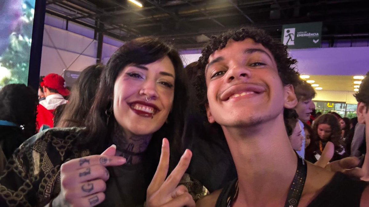 phuepw's tweet image. - Fui pra um casamento
- acordei cedo de ressaca
- Tive q ir pra Gamescom de terninho
- perdi o ônibus pra SP 
- gastei mt com outra passagem
- Cai no golpe do chaveiro
- Me atrasei e n consegui tirar foto com o cellbo

MAS VALEU A PENA
Amo essa comunidade 
#gamescom #gamer
#amo