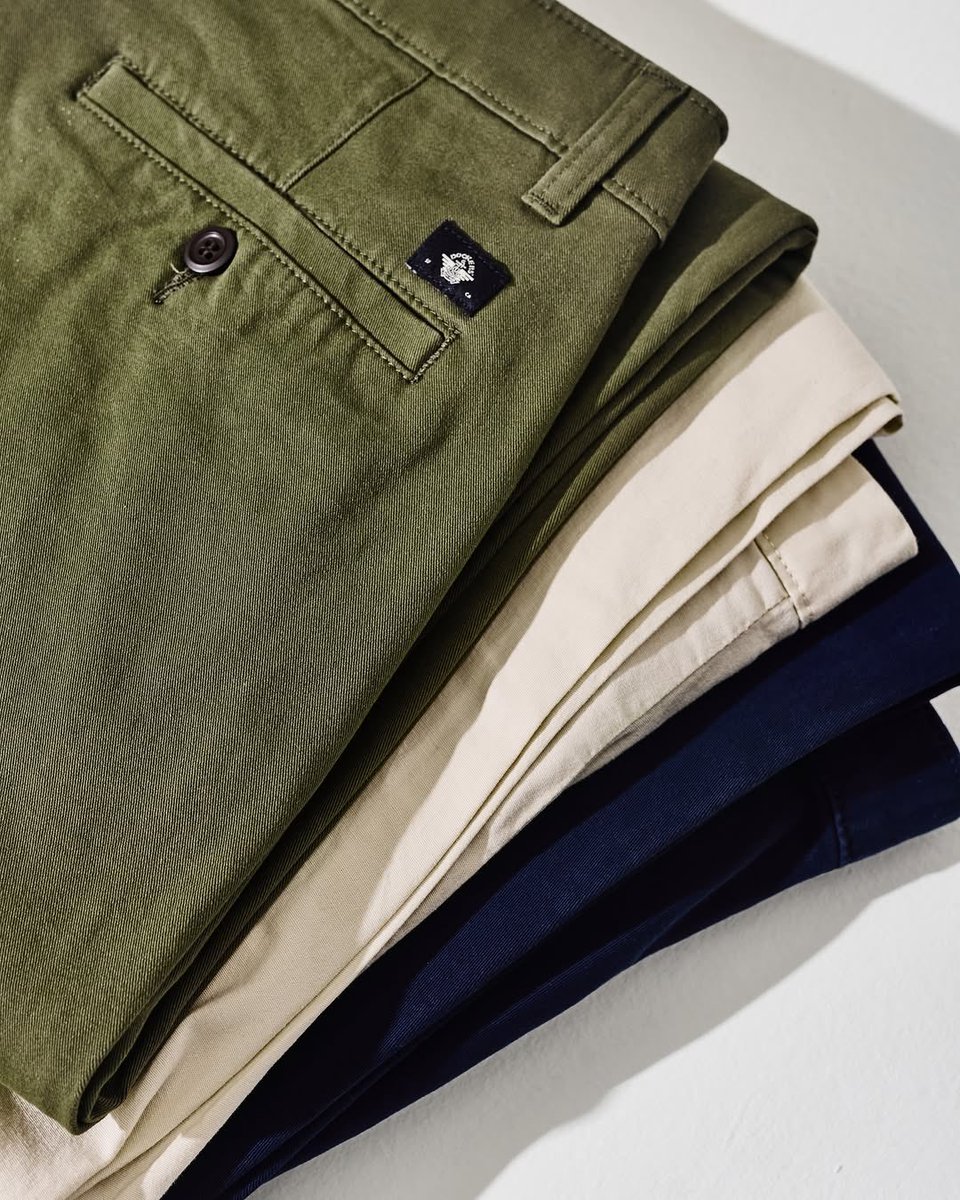 FlyingHorseWalk's tweet image. @slatermenswear Chinos, a refined essential, bridging the gap between formal and off-duty with clean lines, versatility, and understated ease

 #EffortlessStyle #slatermenswear #casualwear #NewIn #menswear