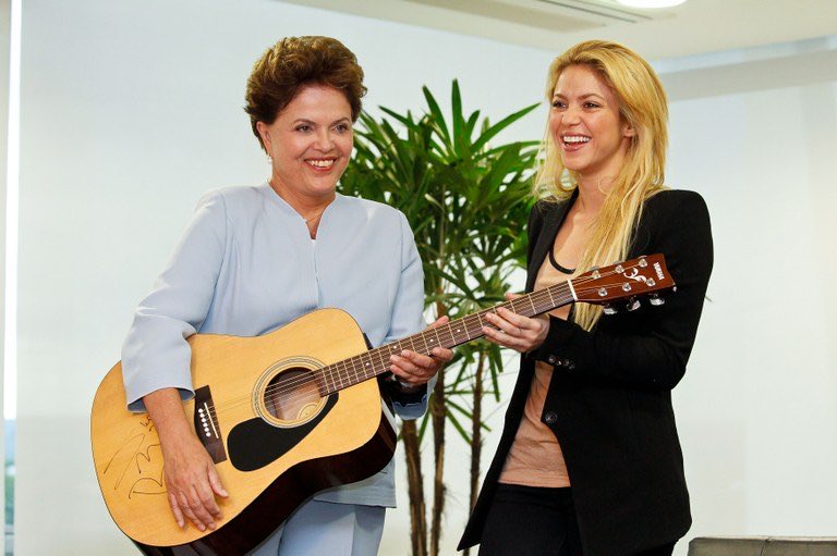 A curiosa dupla sertaneja Shakira e Shatona não faz sucesso nem em Goiás (1975)