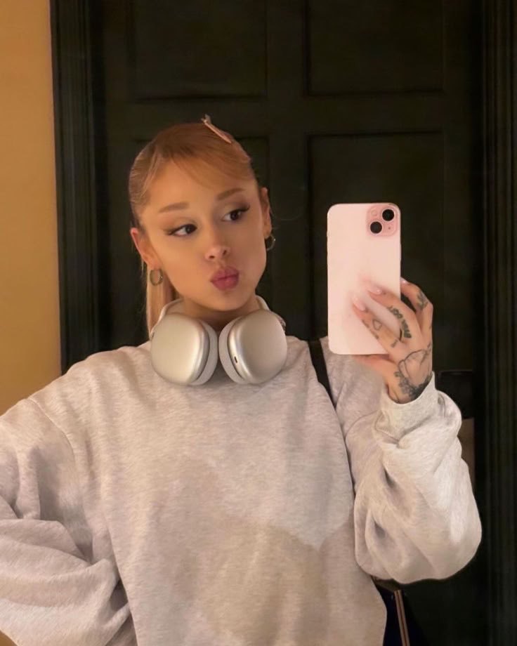 thedavsgirl's tweet photo. casais de Off Campus/Briar U se fossem músicas da Ariana Grande — A thread; https://t.co/uCAFrrllXv