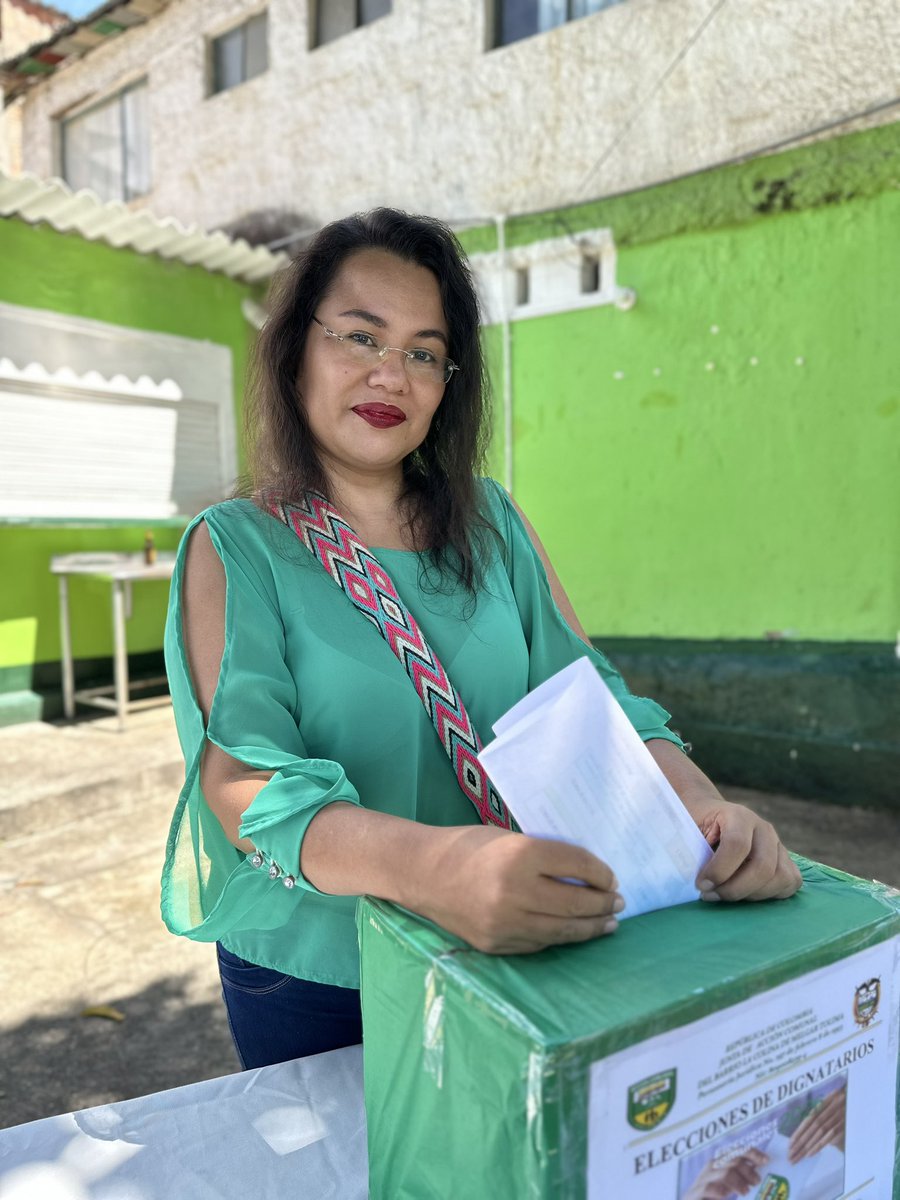 leandro0918's tweet photo. Quiero felicitar a los habitantes del BARRIO LA COLINA y especial a su Presidenta la especialista Eyda Suaza Lizcano y su equipo de trabajo, por que de forma muy organizada y transparenté realizaron las votaciones para elegir su junta de acción comunal. @soyconservador https://t.co/HluSqpUWmA