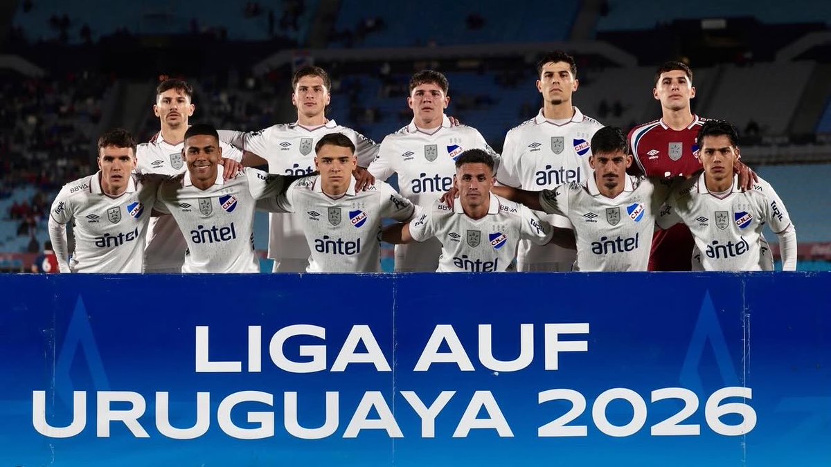 Triste ver jugar a este <a href="/Nacional/">Nacional</a> 

#Nacional pierde 3-1 en el 1T. Es superado por un equipo que ya se sabía que juega bien. 

Errores individuales graves (#Suarez y #Bais) hacen que el resultado sea el que es. 

El gol fue de #DeLosSantos.